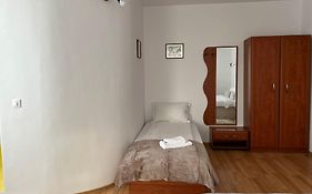 Ambra Room'S